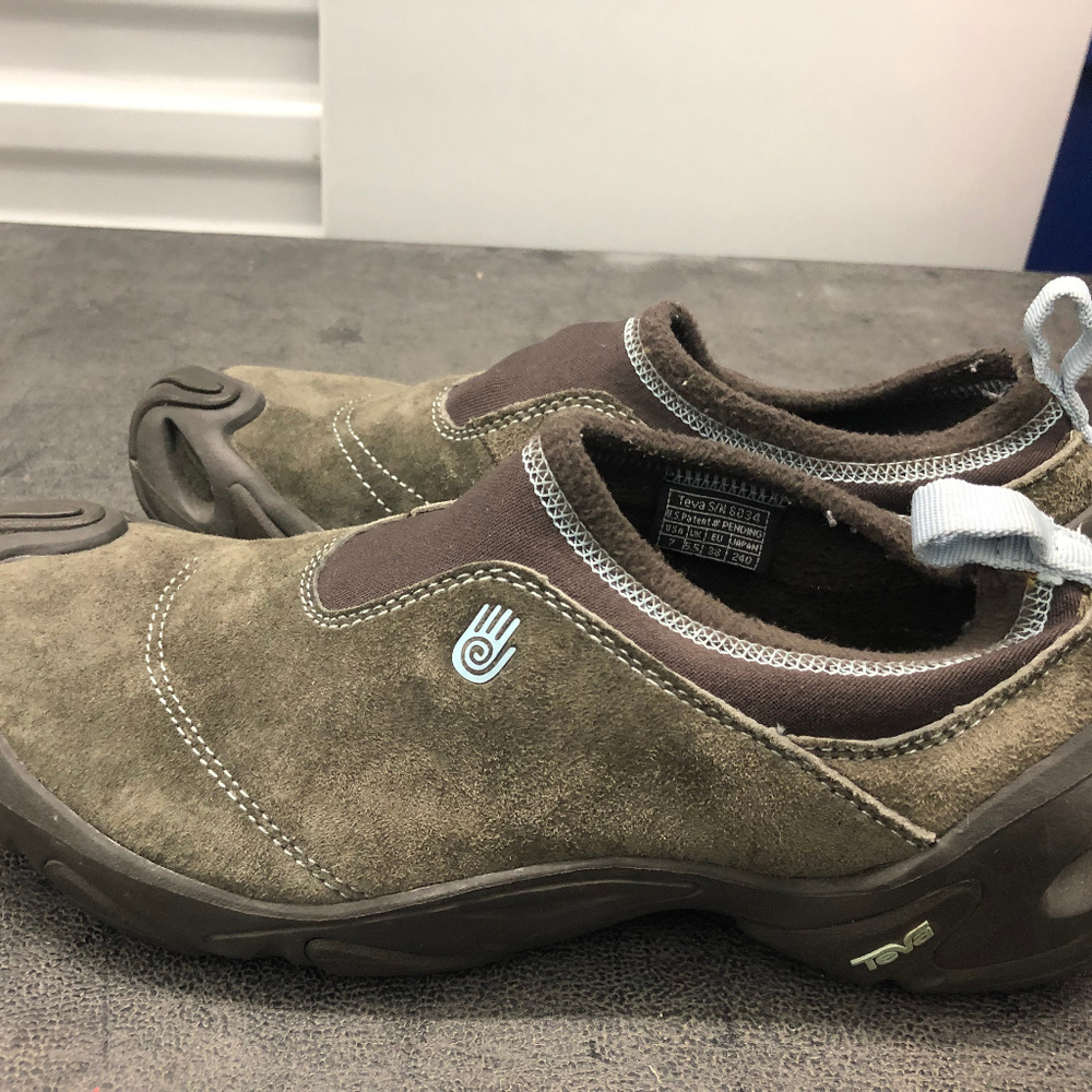 Teva Spyder Women's Gray Suede Slip-On Shoes SZ 7
